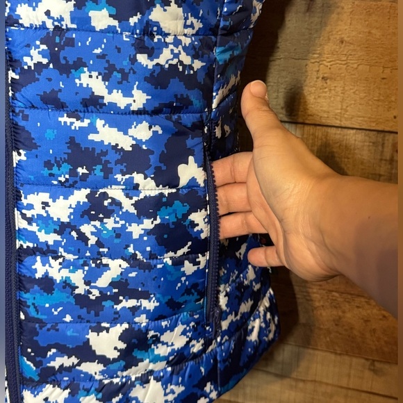 🌻 IBKUL Women's Athleisure Polartec Power Fill Blue Camo Print Quilted Vest sz S - Picture 7 of 15